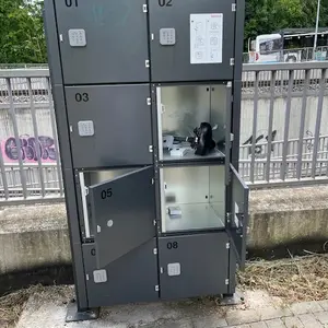 Helmfachschließanlage in der Totalansicht.