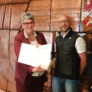 Huber, Mages mit Urkunde, Rötsch 