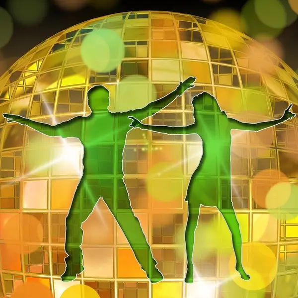 Eine goldene Diskokugel mit der Silhouette von zwei tanzenden Menschen