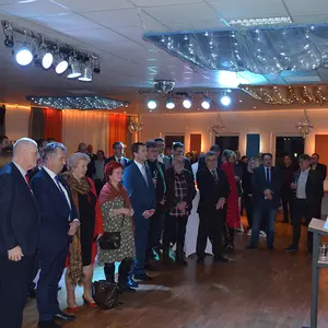 Erste Bürgermeisterin spricht vor ca. 180 Oberasbacher Bürgerinnen und Bürgern in der Tanzschule Forum