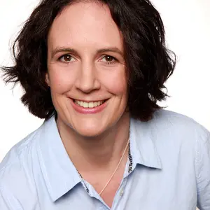 Die gelernte Reiseverkehrsfrau Katja Krenzer unterstützt das Team der vhs.