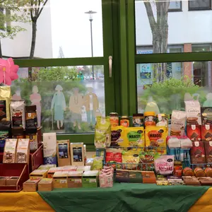 Tisch mit fairen Produkten 