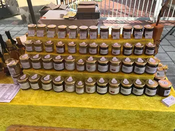 Marktstand der Imkerei Hilmer