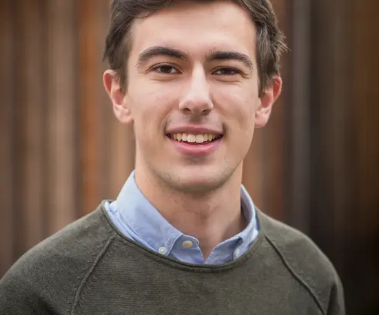 Portraitfoto von Simon Rötsch