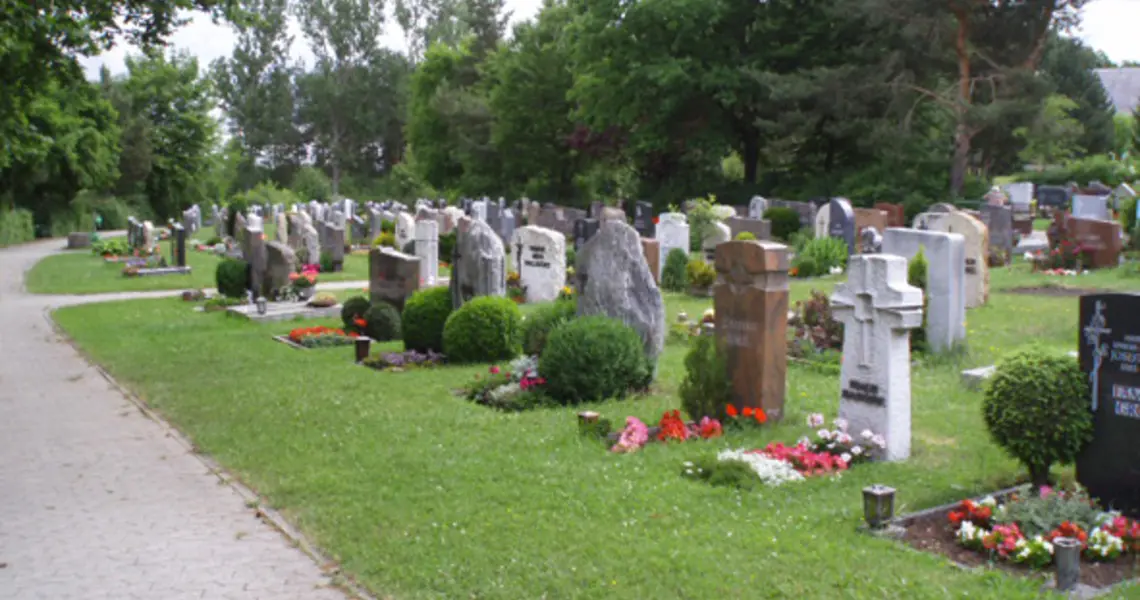 Neue Grabfelder für Einzel- und Familiengräber