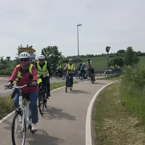 Gruppe von Radfahrerinnen auf der Langenäckerstraße