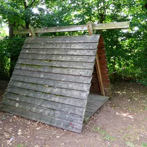 Spielhütte aus Holz