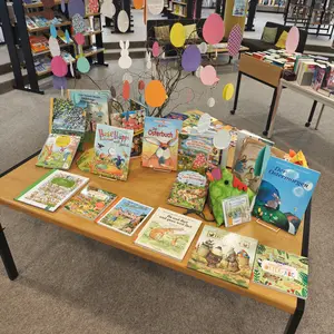 Ostertisch mit Ostergeschichten