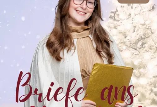 Ein Plakat mit dem Oberasbacher Christkind vor einem hell leuchtenden Weihnachtsbaum. Das Plakat hat die Aufschrift "Briefe ans Christkind" in rot.