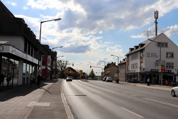 Verschiedene Unternehmen entlang der Rothenburger Straße.