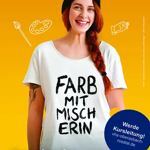 vhs-Plakat: Frau lächelt in die Kamera