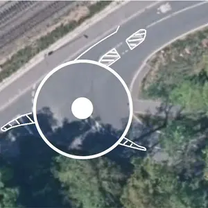 Luftbild der Kreuzung mit eingezeichnetem Kreisverkehr und aufgemalten Verkehrsinseln