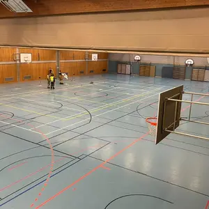 Ein Blick in die Vierfachsporthalle des Dietrich-Bonhoeffer-Gymnasiums