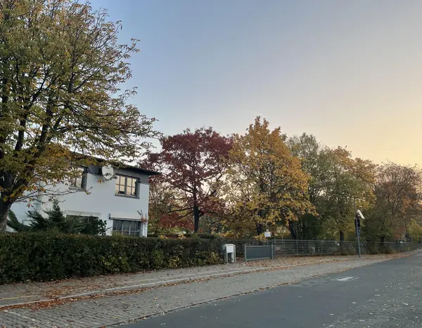 Hausmeisterhaus in der Abendsonne 