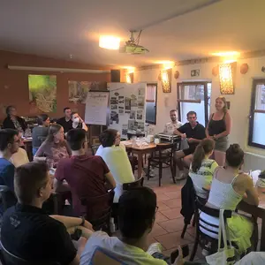 Blick auf das Plenum des Jugendforums