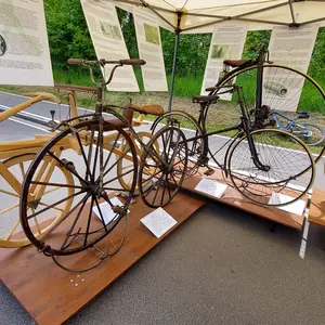 Hölzernes und metallenes Laufrad 