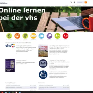 Screenshot der Homepage der vhs. Zu sehen sind Ankündigungen und Kurse. 