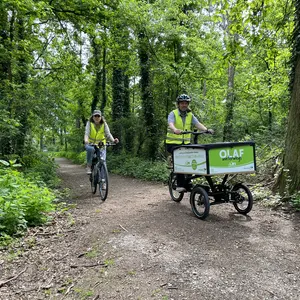 Stadtrat Fleischmann mit OLAF im Wald 