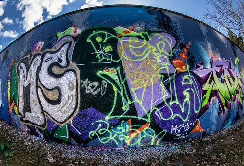 Graffiti an der Legal Wall am Jugendhaus Oasis