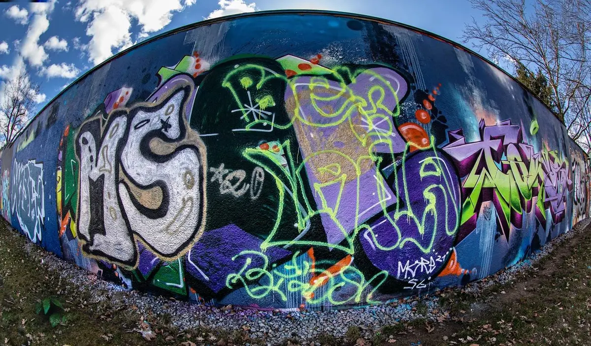 Graffiti an der Legal Wall am Jugendhaus Oasis