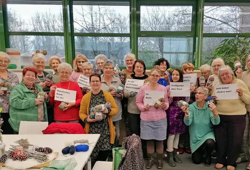Gruppenfoto mit zahlreichen Frauen