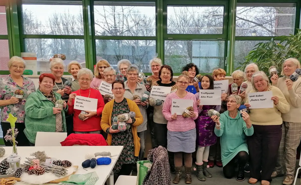 Gruppenfoto mit zahlreichen Frauen