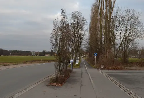 Kombinierter Geh- und Radweg entlang der Jahnstraße am Hans-Reif-Sportzentrum