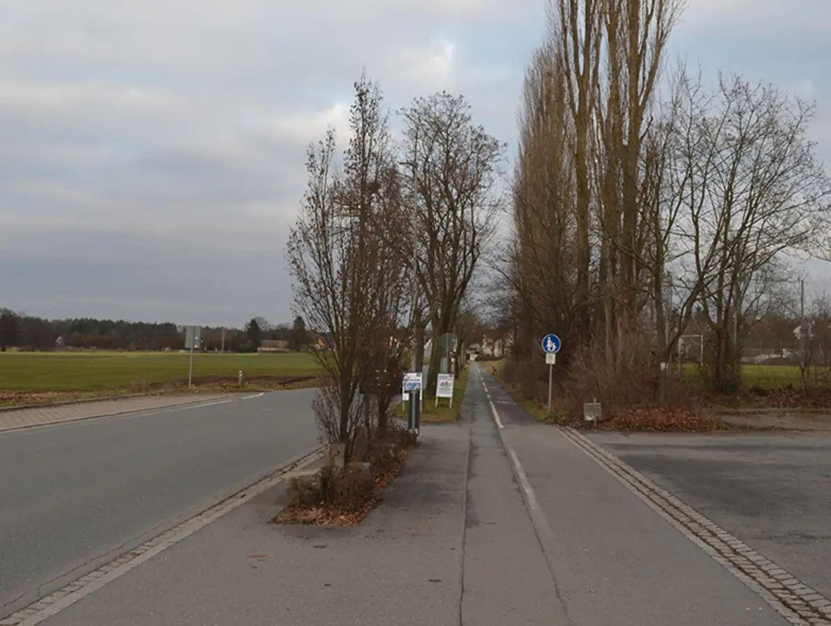 Kombinierter Geh- und Radweg entlang der Jahnstraße am Hans-Reif-Sportzentrum