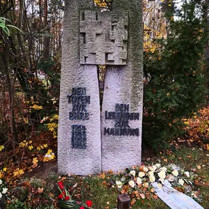 Mahnmal an die Opfer von Krieg und Gewalt in Unterasbach (Friedhof)