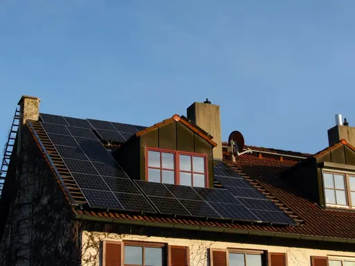 Altbaudach mit PV-Anlage 