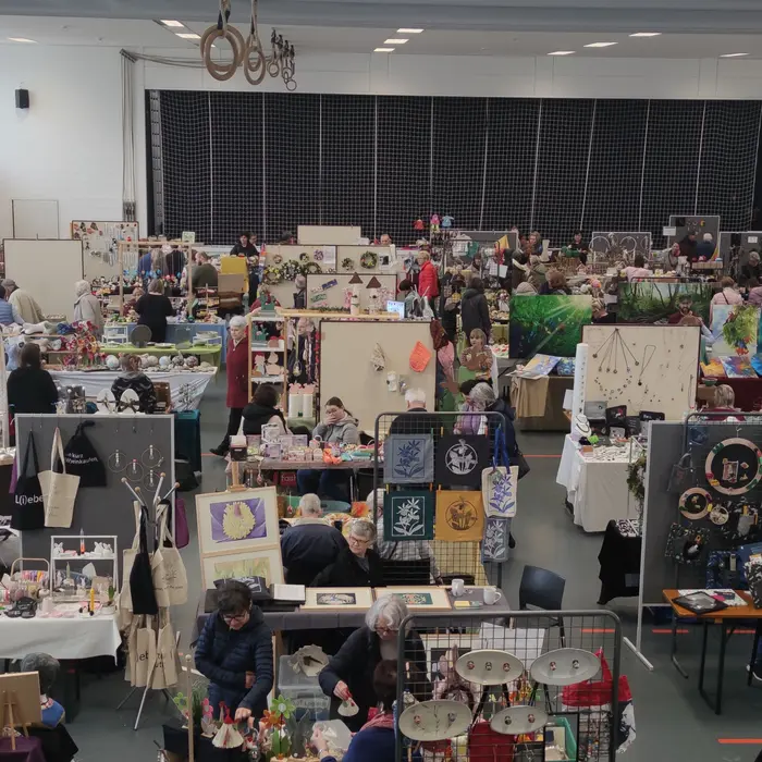 Blick auf die Aussteller des Hobbykünstlermarktes.