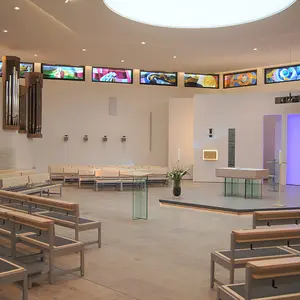 St. Johannes Wiedereröffnung St. Johannes Wiedereröffnung leere Kirche (vor der Grundsteinlegung)