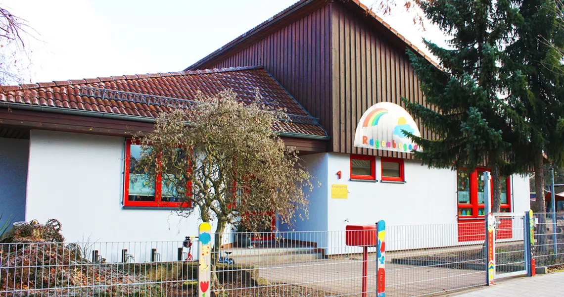 Kindergarten Regenbogen Außenansicht