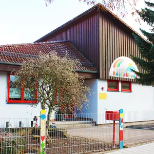 Kindergarten Regenbogen Außenansicht