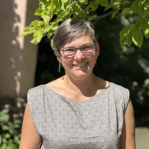 Ines Hundhammer, Mitglied des Kirchenvorstandes St. Lorenz, in gepunkteter Bluse