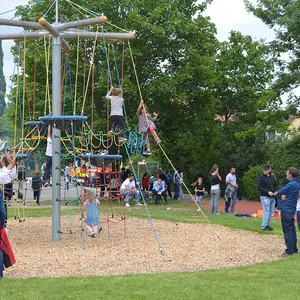 Klettergerüst mit Kindern