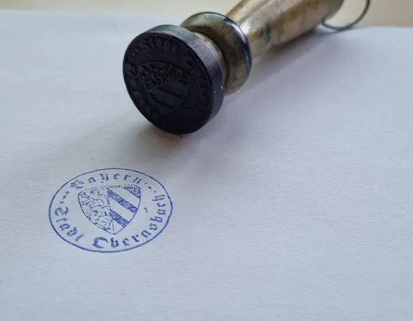 Ein Blatt Papier mit dem Siegel der Stadt Oberasbach 