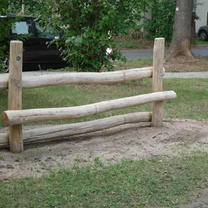 Jugendbank bestehend aus drei Holzbanken 