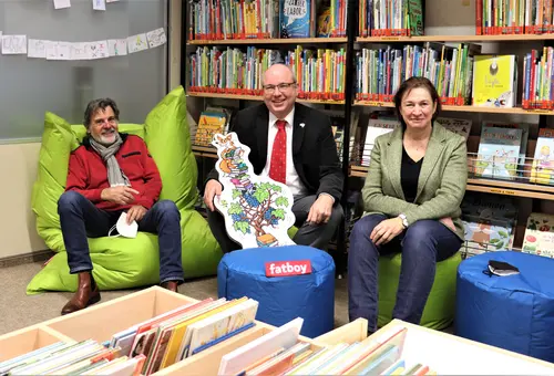 Norbert Schikora, Richard Lippmann und Edith Backer auf Sitzsäcken 