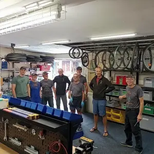 Das Team der Fahrradhilfe Franken in der Werkstatt