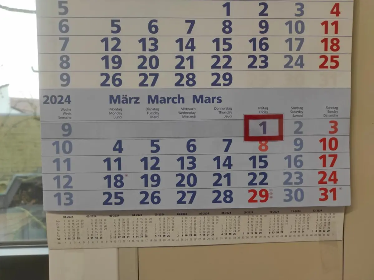 Ansicht eines Kalenders von 2024 mit roter Markierung auf dem 1. März