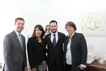Landrat Matthias Dießl, Iris Eckstein, Michael Eckstein, Bürgermeisterin Birgit Huber (von links) bei einem Firmenbesuch 2017
