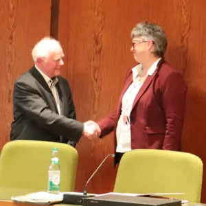 Schmidt (li), Huber gratuliert