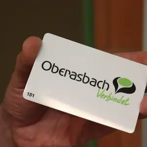 Bild einer Plastikkarte in ec-Karten-Größe mit Logo Oberasbach verbindet 