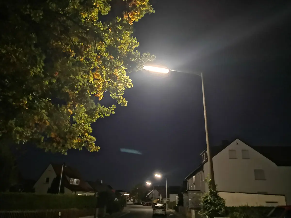 Straßenzug in Oberasbach mit dimmbarer neuer Beleuchtung