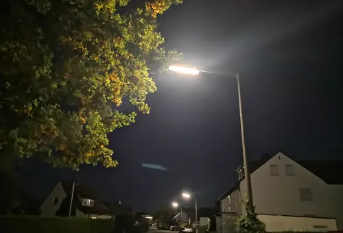 Straßenzug in Oberasbach mit dimmbarer neuer Beleuchtung