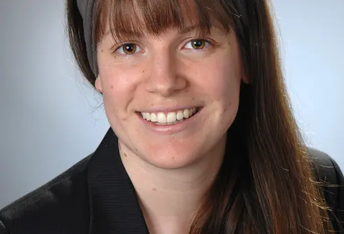 Juliane Braun ist Expertin in der Erwachsenenbildung und leitet seit August die vhs Oberasbach.