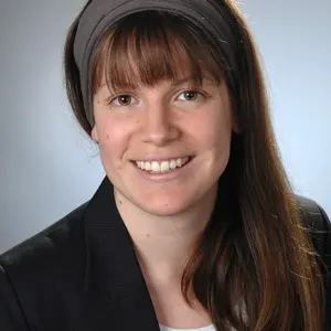 Juliane Braun ist Expertin in der Erwachsenenbildung und leitet seit August die vhs Oberasbach.