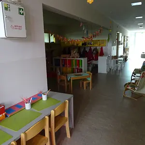 KiGa St. Johannes Innenansicht Korridor mit Spielbereichen