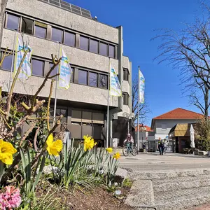 Fairtrade-Fahnen am Rathaus